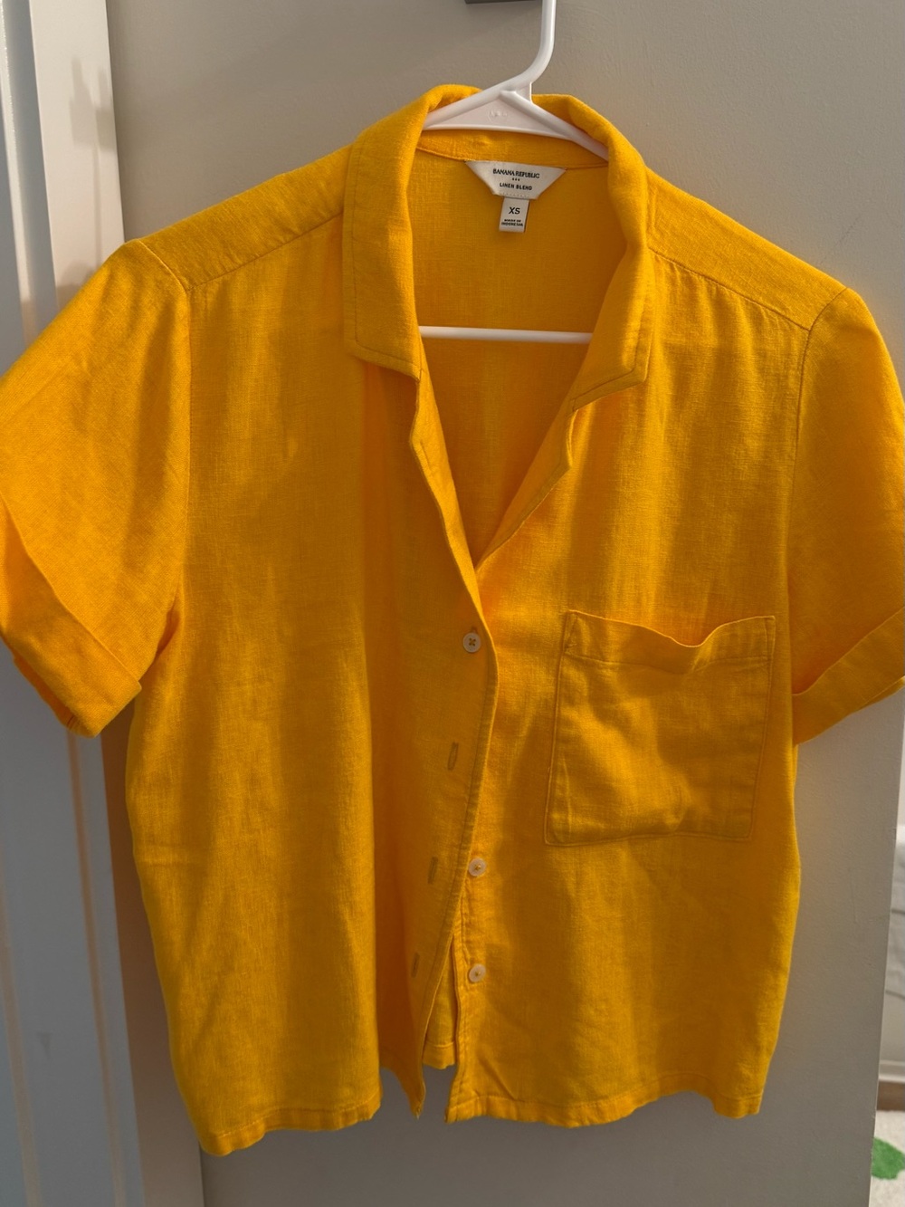 Banana Republic Short-Sleeve Button-Down Shirt in Yellow